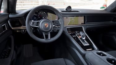 Porsche Panamera GTS - dash