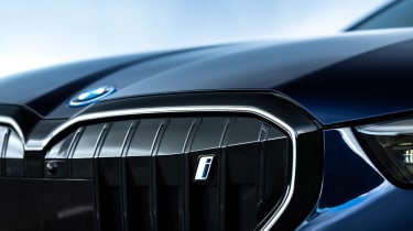 BMW i5 eDrive40 M Sport - grille