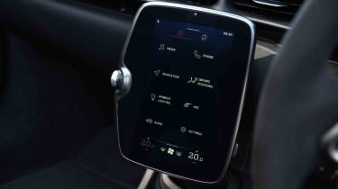 McLaren Artura Spider - infotainment