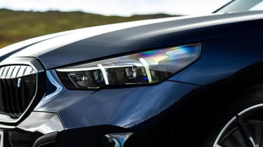 BMW i5 eDrive40 M Sport - front light