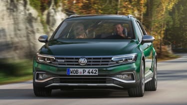 Volkswagen Passat Alltrack - full front