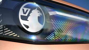 Vauxhall Grandland - illuminated Vauxhall badge, grille