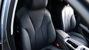 MG5 EV - front seats