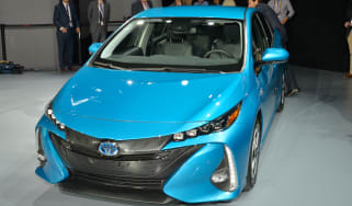 Toyota Prius Plug-in 2016 NY show front
