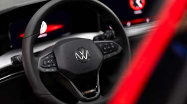Volkswagen Golf GTI Edition 50 - dash