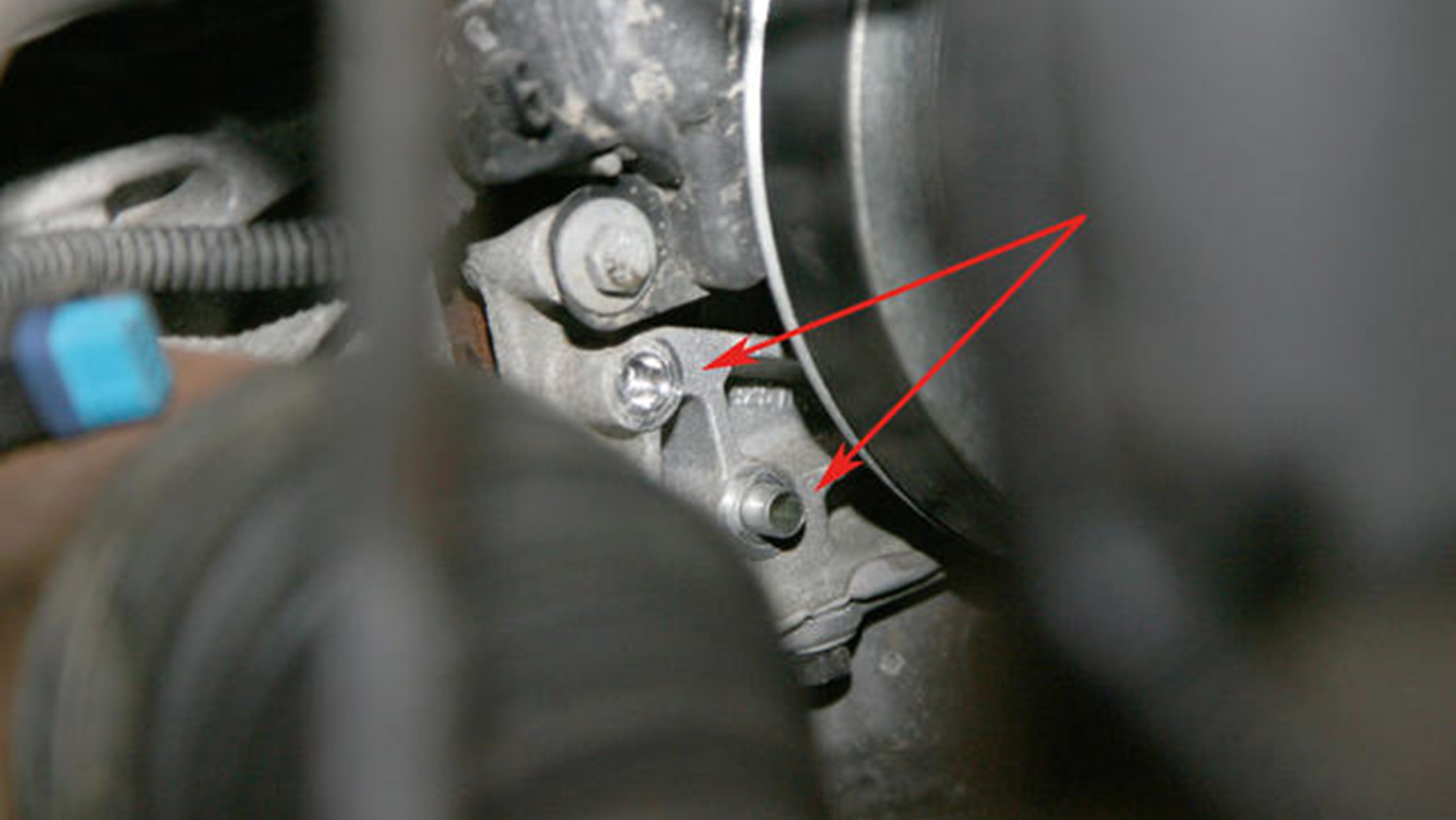 How To Replace The Crankshaft Position Sensor - Pictures | Auto Express