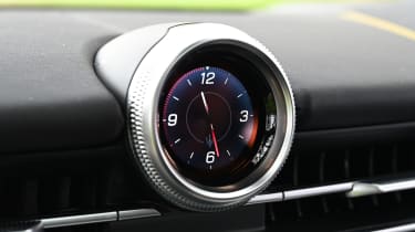 Maserati Grecale - dashboard clock