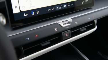 Lexus ES - centre console