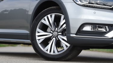 VW Passat Alltrack 2015 wheel