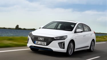 Hyundai IONIQ hybrid 2016 - front tracking 2