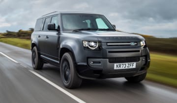 Land Rover Defender 130 Outbound D300 AWD - front tracking