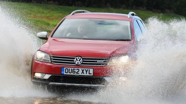 Volkswagen Passat Alltrack front