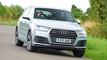 Audi Q7 - front cornering