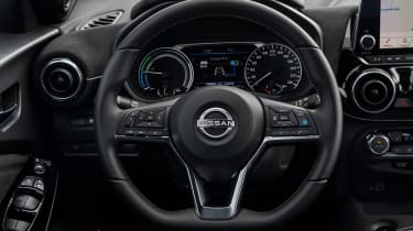 Nissan Juke Hybrid - dashboard