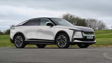 DS No8 - front static