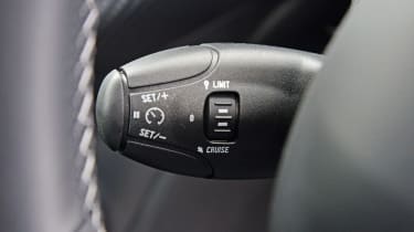 Peugeot 208 - cruise control