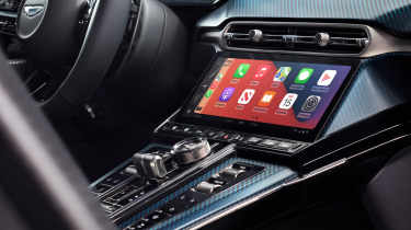 Aston Martin Vantage Roadster controls
