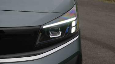 Vauxhall Vivaro Life - head light