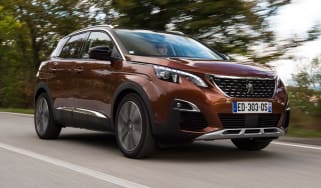Peugeot 3008 2016 - front tracking