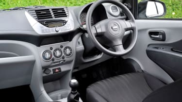 Nissan Pixo - interior