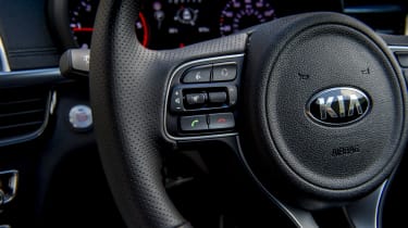Kia Optima Sportswagon GT Line S - steering wheel