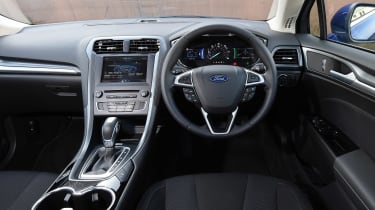 Ford Mondeo Hybrid - dash