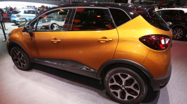 Facelifted Renault Captur Geneva - side orange