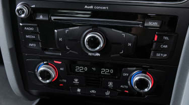 Audi A4 2.0 TDIe SE climate control detail