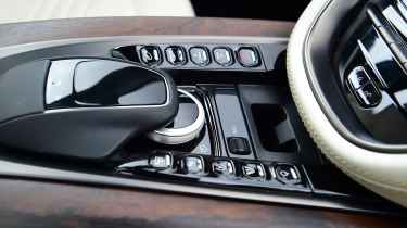 Used Aston Martin DBX - centre console
