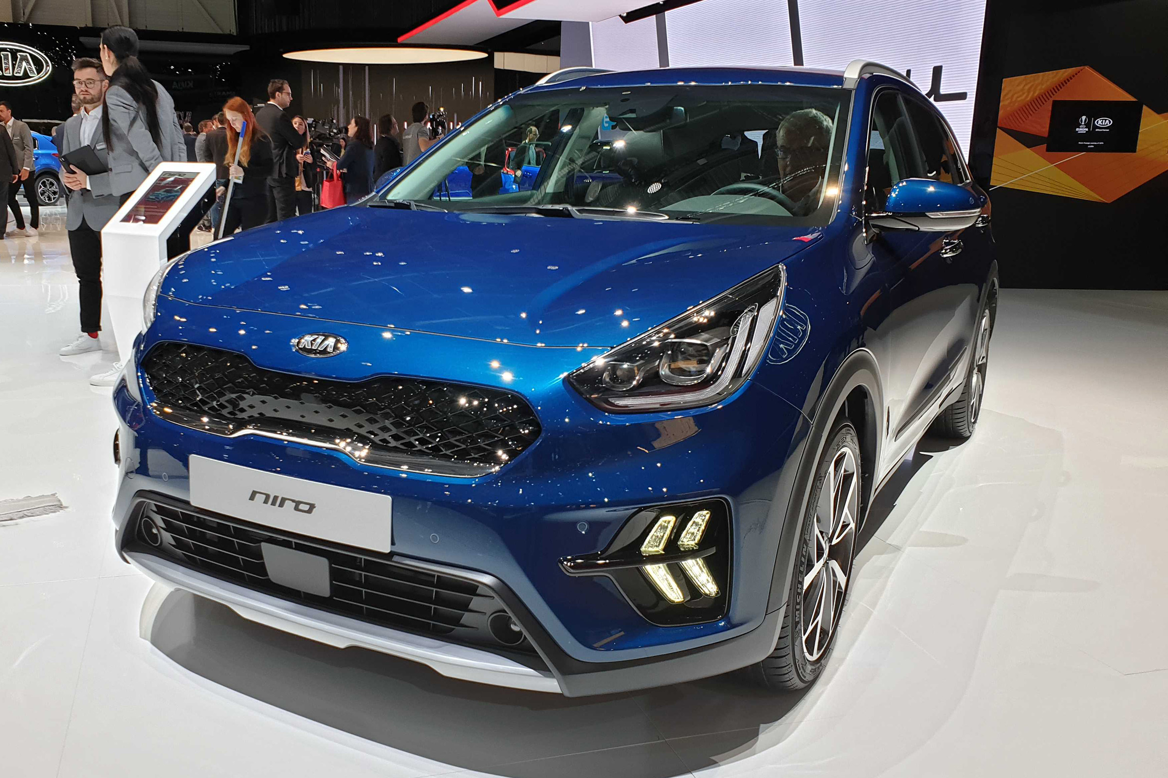kia-niro-hybrid-and-plug-in-hybrid-facelifted-for-2019-auto-express