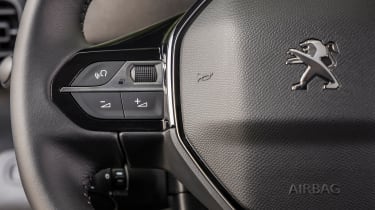 Peugeot e-Partner - steering wheel