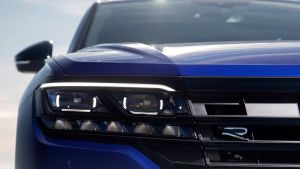 Volkswagen Touareg R - front light