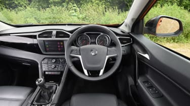 MG GS SUV 2016 - interior