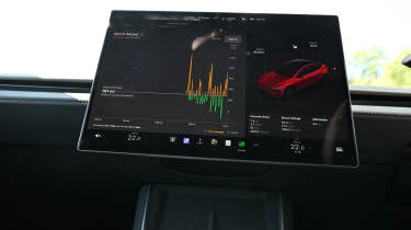Tesla Model Y Performance 2025 - screen