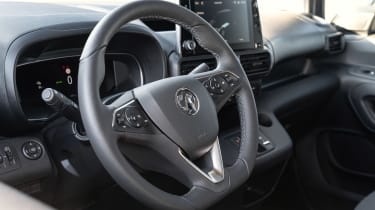 Vauxhall Combo-e - steering wheel