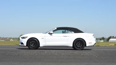 Convertible megatest - Ford Mustang - roof
