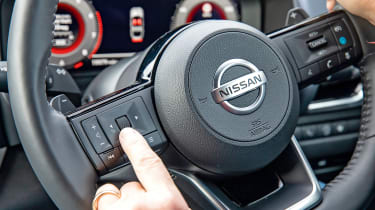 Nissan Qashqai steering wheel