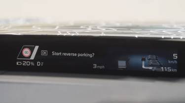 High-set Panoramic iDrive and touchscreen show parking options