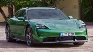 Porsche Taycan Cross Turismo - green front static