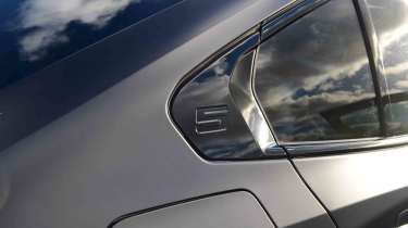 BMW i5 - side &#039;5&#039; badge detail