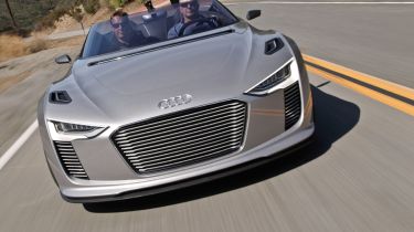 Audi e-tron Spyder front tracking