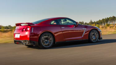 Nissan GT-R 2014 side tracking