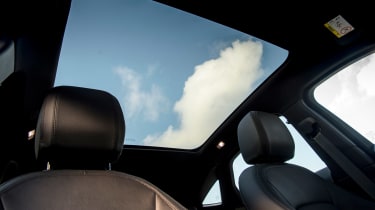 Jaguar E-Pace - panoramic roof