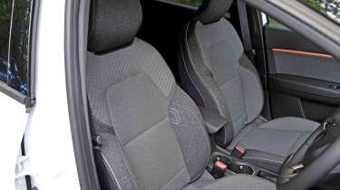 Renault Captur - front seat detail