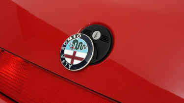 Alfa Romeo Spider - tailgate lock