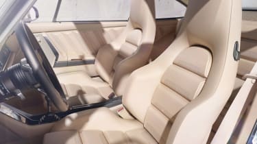 Singer Porsche 911 - seat detail