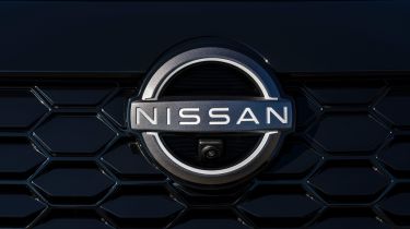 Nissan Juke Hybrid - front badge