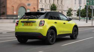 Fiat 600 Hybrid Sport - rear tracking