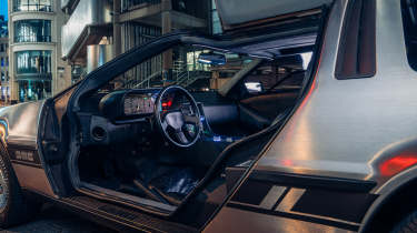 Electrogenic DeLorean DMC-12 - interior