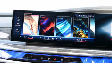 BMW i7 - screen